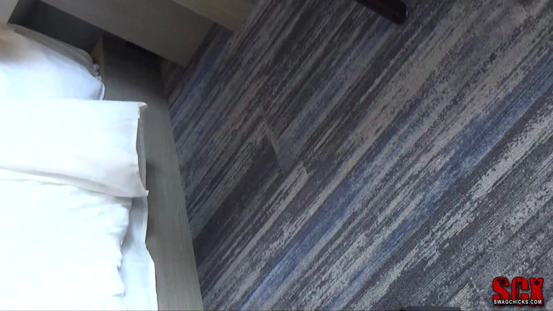 Criss Simon: Cuplu minunat în camera de hotel