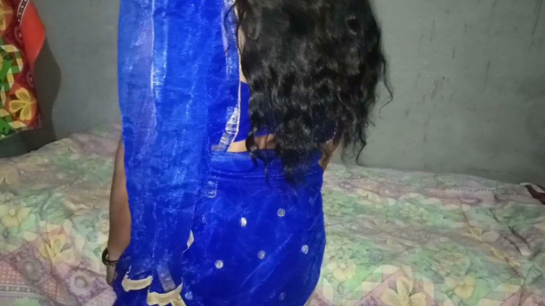 Savita5343: 처음으로 Saree를 입고 의붓아빠가 후배위 스타일로 따먹히네