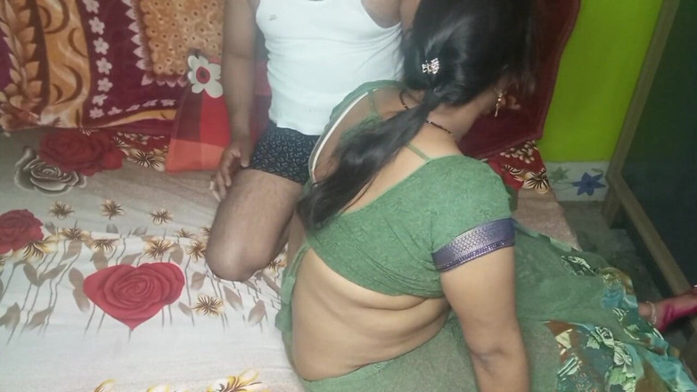 Manjushukla: Bella indiana che ha romanticismo con suo marito.