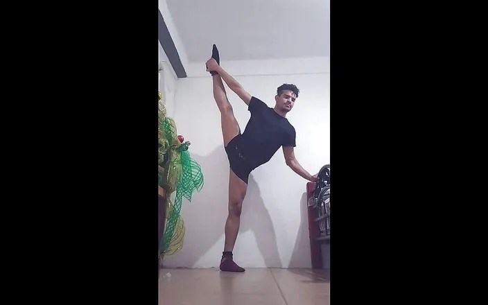 trebol_Jess: Sexy exercises in suspensor and straw at the end