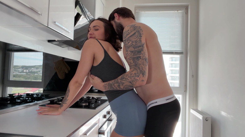 FamilyNews: Sexo na cozinha é melhor que esportes. Deixe-me gozar em você.