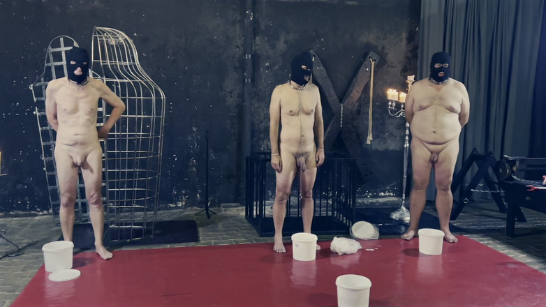 Mistress April: 女主人April - 三个奴隶一个鞭子！