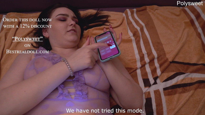 Polly Sweet: Po Lízání, dívka pozvaná do trojky sexuální překvapení s Bestrealdoll