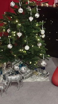 La troia matura di natale si sditalina la fica pulsante di ahegao explosion