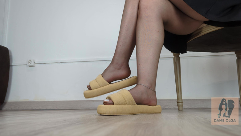 Dame Olga: Shoeplay, colgando y caminando en pantimedias y pantimedias para casa (colección...
