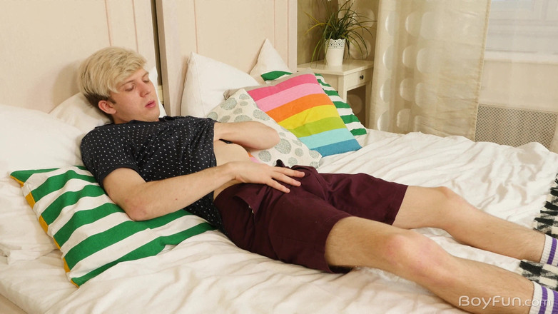 BoyFun Solo: Josh Toys Fundul lui