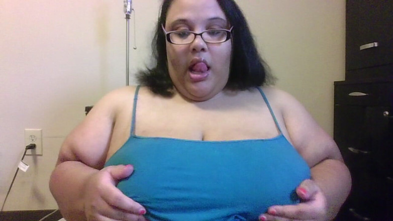 Jessica pigslut: Pelacur gemuk ini suka banget mainin toketnya!