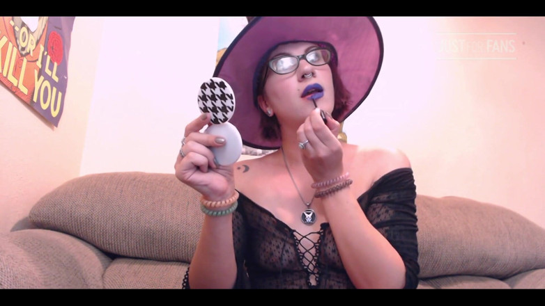 FondaDix: Bewitching Purple Lips