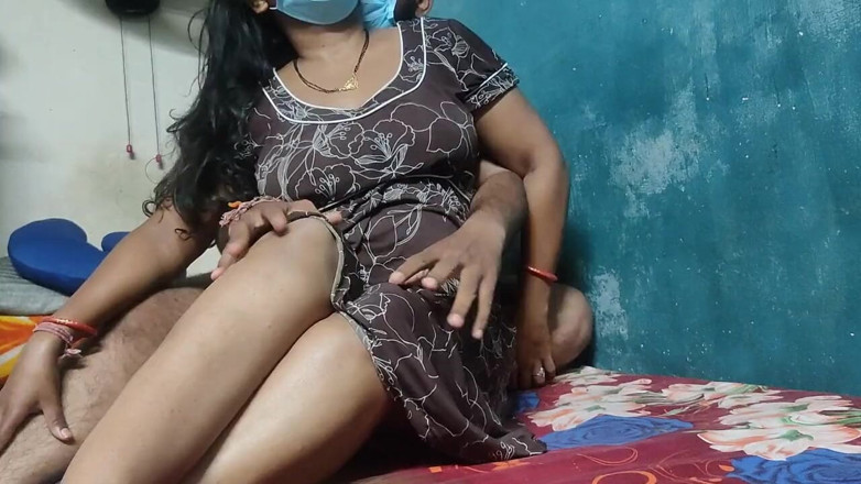 Hot_girl02: Дезі дружина жорстко трахається, показуючи велику дупу з великими цицьками