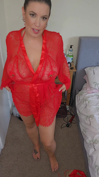 Maisie Lewis: Maisie Lewis स्ट्रिप टीज़