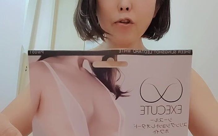 Mayumi Kanzaki: Seksi kostümlü olgun kadın