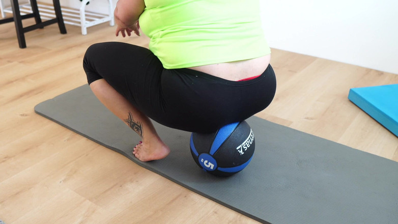 CurvyMature: Vnadná zralá kočička s parním cvičením se promění v hraní...