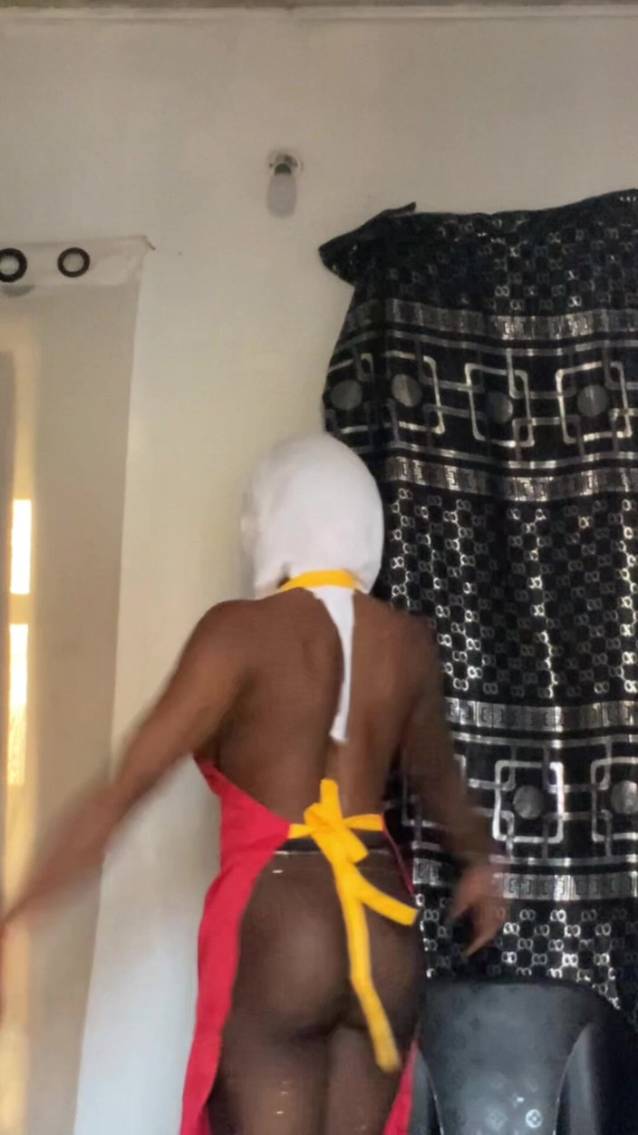 Slipperyblackgirl: Tančící sexy dívka v prádle