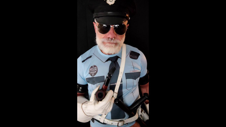 MusclesCigarsFFPig: एक पुलिस वाला सजा देता है