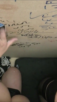 Lacey Starr și Alisha Rydes se distrează la gaura din zid - glory hole