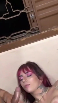 Lizení zadku transvestity
