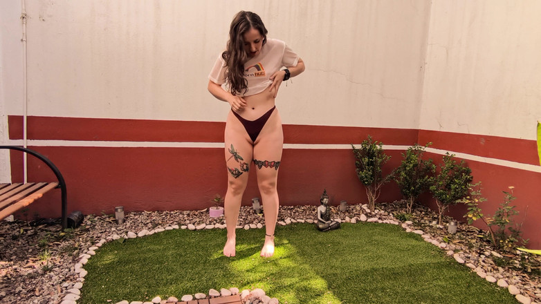 Kndy Kmille: 在我的花园里挠痒痒