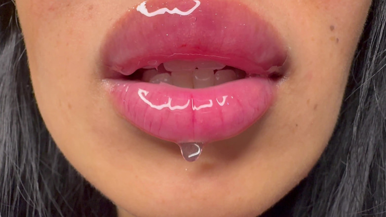 Asmr_mouth: Les cumropes blancs comme mon lipgloss