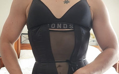 J CD sissy: J obraznică se joacă cu pizda