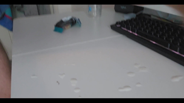 The Max Powers: 濃い白い精液を吹き出す