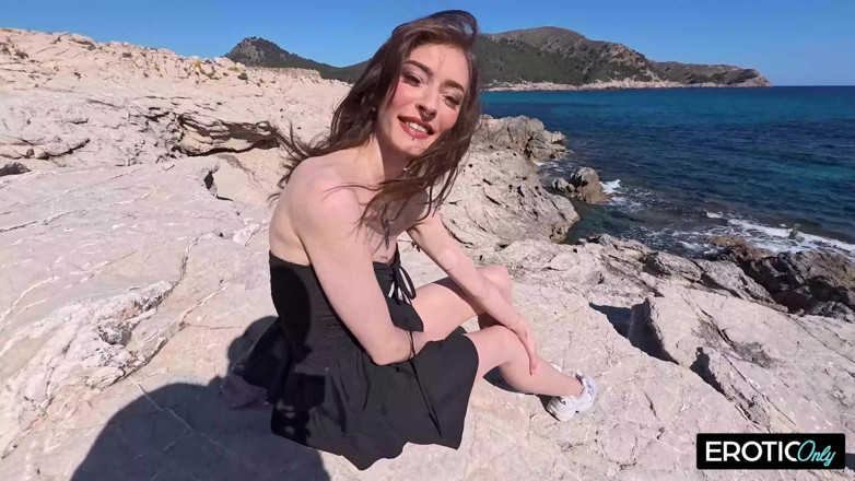 German bitch hunter: Skinny Babe Rides Hard and Uses Her Feet to Drive...