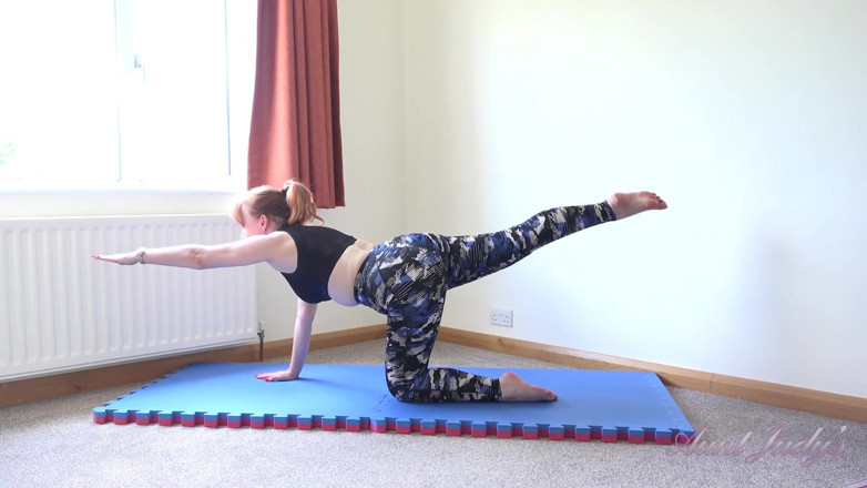 Aunt Judy's: Ajudys - Peituda madura gostosa Mrs. Red - treino quente de yoga