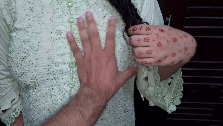 QueenbeautyQB: Indyjska pyzata mama zostaje zerżnięta przez niespodziankę