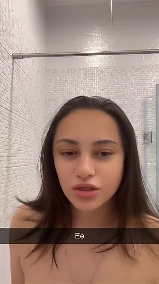 Shrima Malati: Komm Mit Mir in Snapchat-dusche