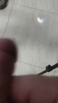 La migliore ragazza condivide il suo ragazzo con la sua migliore amica con tette perfette