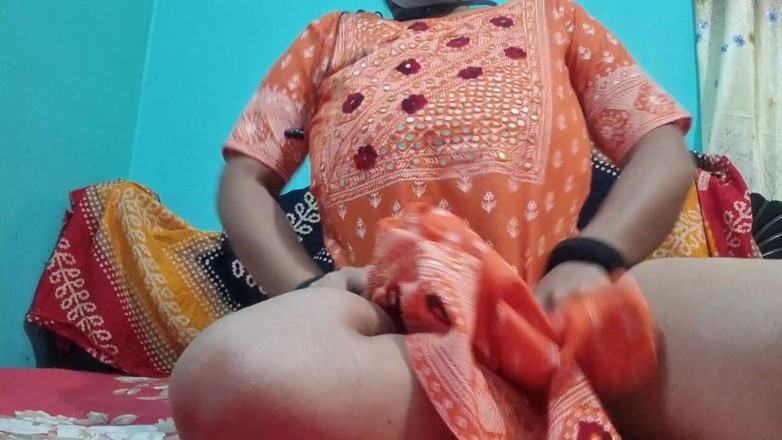 NilaRani693: 부드러운 솔로 순간