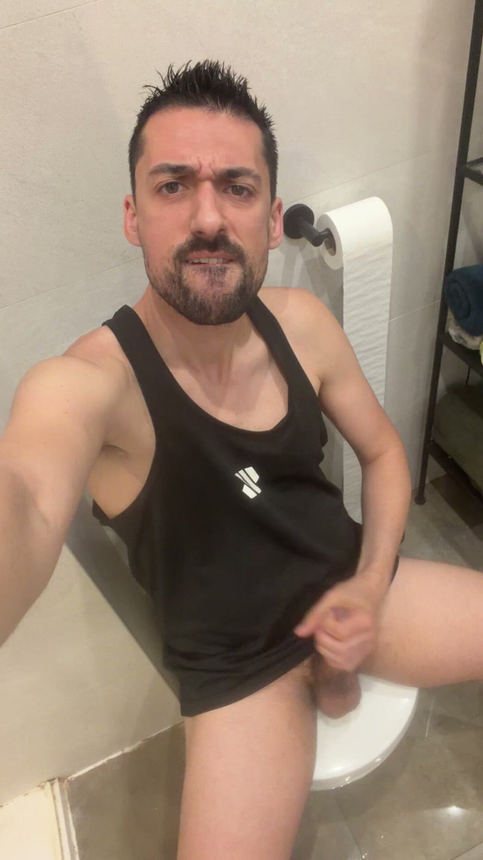 Liam Harding: Tatăl vitreg sexy se masturbează în baie
