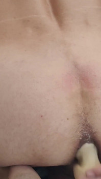 Eu amo tanto destruir minha bunda suja e colocar meu pau na minha própria bunda como uma prostituta