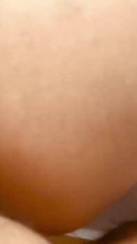 Si kecil molek Asia cantik dikongkek dalam pelbagai posisi dan dia menunggang batang saya seperti champ.