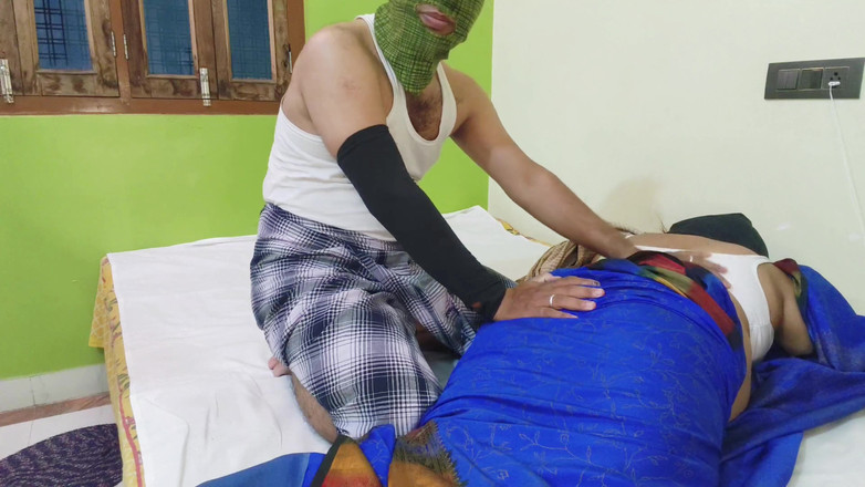 Hotty Mona: Індійська гаряча мачуха має хардкорний секс