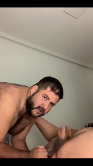 Ksanchez1203: Jsem baculatá polykačka, užívám si, když si můj pán hraje...