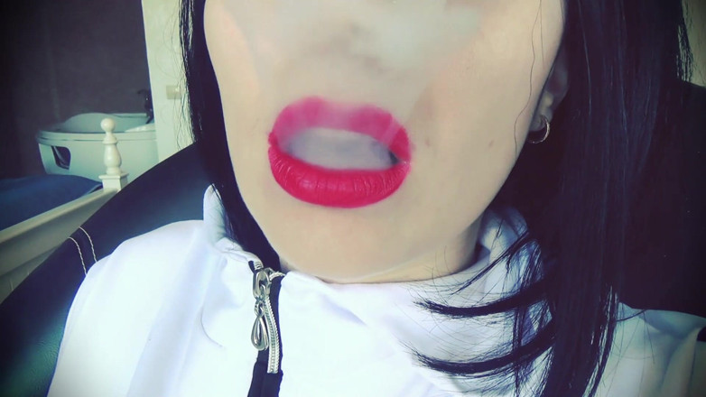 Goddess Misha Goldy: Ti tiro giù sotto il mio incantesimo di fumo