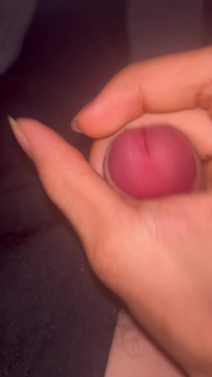 Quan Vietnam 18: 刚刚结束了一个漫长的疲惫会议，躺在床上撸管感觉很棒