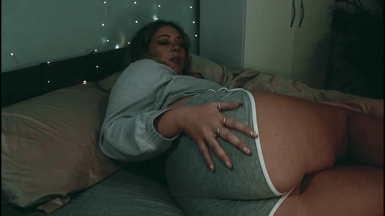 Sasha Curves: Трахаю мачеху в гостиничном номере