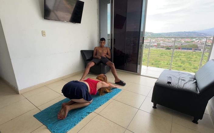 LILY_PUP: Seksi latin üvey kız kardeşime yoga egzersizlerinde yardım ediyorum, ona çok dokunuyorum...