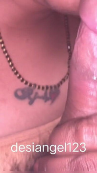 India dando placer oral de chupar polla