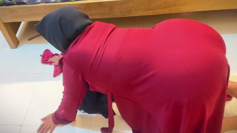 Aria Mia: Hot Aunty Stuck Under Bed &amp; Undress Her Big Ass When...