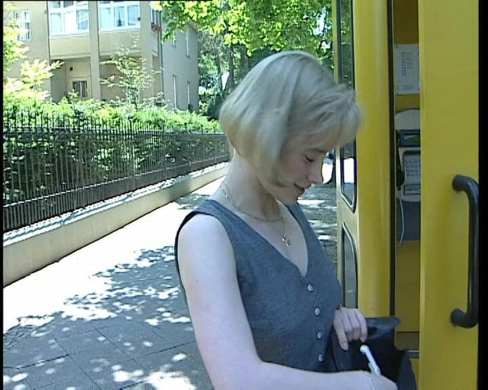 YOUR FIRST PORN: Jessy Fingert Bis Zum Fin Heureuse - Jessy doigte jusqu’à la...