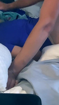 与顺从的金发女郎的后入式特写