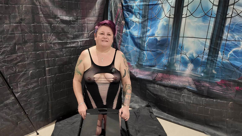 The Izars: Puan Izar Menguji Permaisuri Masih Dengan Kejutan Untuk Submisifnya