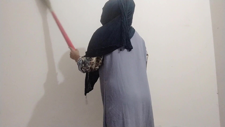 Evasexy02: Hizmetçiyi evde yalnız buldum ve onu siktim