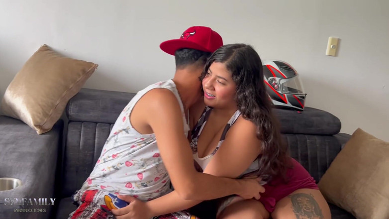 Bigboobssex: Llego a visitar a mi hermanastra india en su nueva...