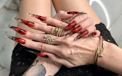 Julia domaina: Nové Žhavá barva Dlouhé nehty, drápy, dlouhé ohebné prsty, široké dlaně, škrábání kůže, červená...