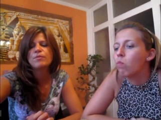 Solo Austria: Melady e cindy mangiano