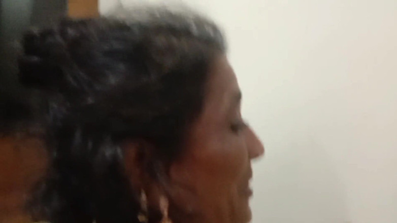 fullyloadedvid: Tante seksi desa india lagi asik ngetot di toilet