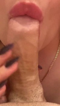 Saya membuatkannya pancut ke dalam mulut saya, blowjob patut berair!